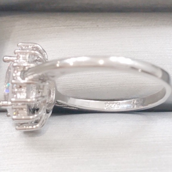 White Sapphire 925 Sterling Silver Ring - Picture 5 of 5